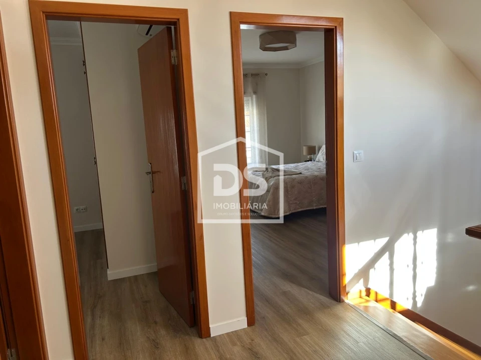 Moradia T4 para Venda em São Martinho do Porto Foto 17
