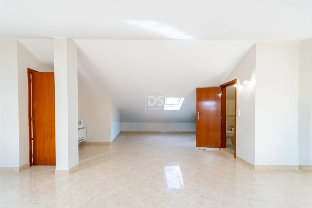 Moradia T4 para Venda em São Martinho do Porto Foto 41
