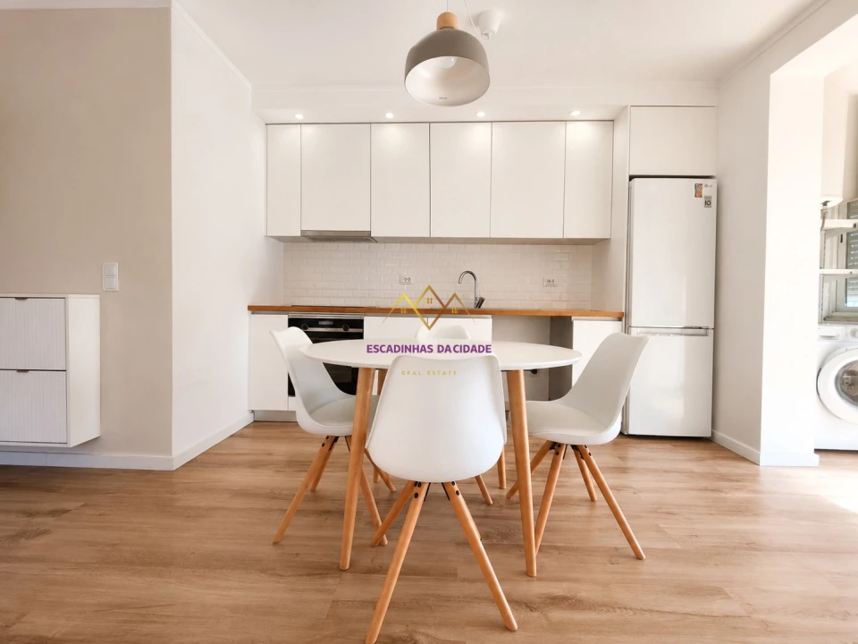 Apartamento T2 para Arrendamento em Queluz e Belas Foto 1