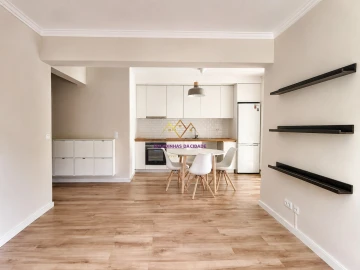 Apartamento T2 para Arrendamento em Queluz e Belas