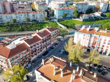 Apartamento T2 para Arrendamento em Queluz e Belas
