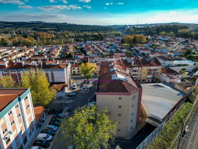Apartamento T2 para Arrendamento em Queluz e Belas Foto 33