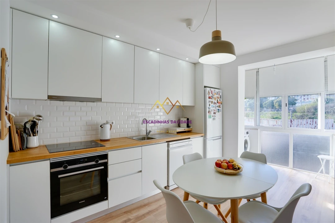 Apartamento T2 para Arrendamento em Queluz e Belas Foto 3