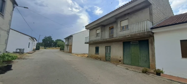 Moradia T3 para Venda em Constantim e Cicouro
