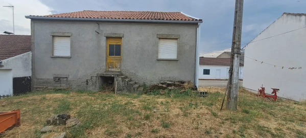 Moradia T3 para Venda em Constantim e Cicouro