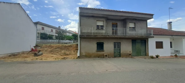 Moradia T3 para Venda em Constantim e Cicouro