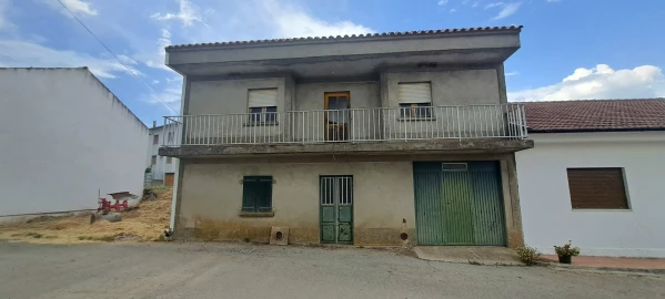 Moradia T3 para Venda em Constantim e Cicouro