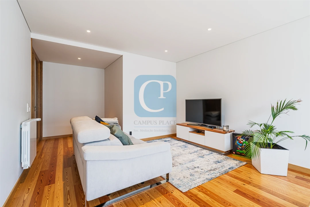 Apartamento T2 para Arrendamento em Ramalde Foto 3