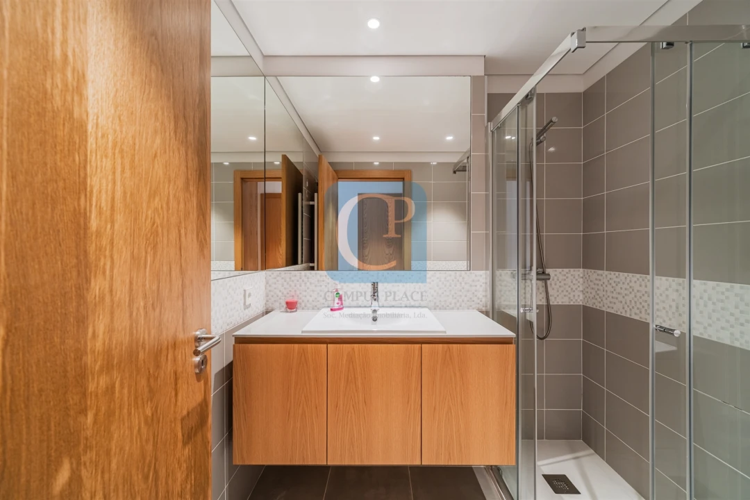 Apartamento T2 para Arrendamento em Ramalde Foto 17