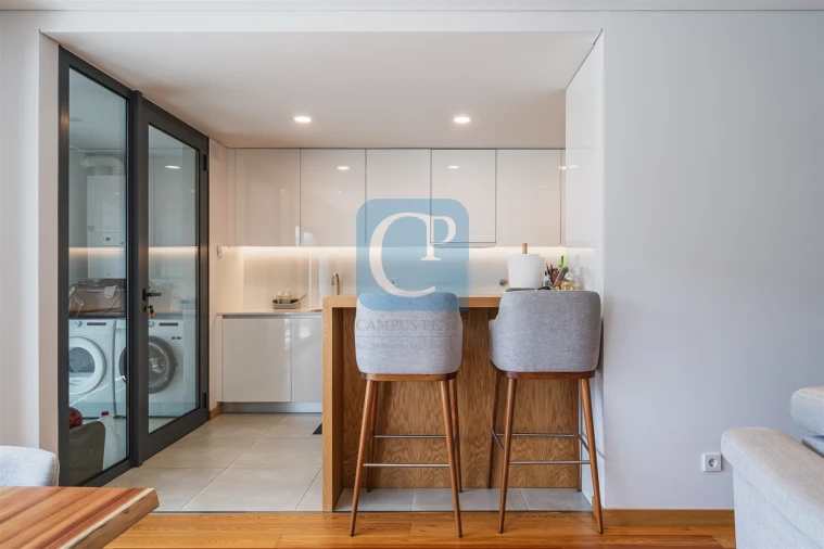 Apartamento T2 para Arrendamento em Ramalde Foto 5
