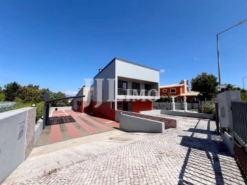 Moradia T5 para Arrendamento em Santa Maria e São Miguel, São Martinho, São Pedro Penaferrim