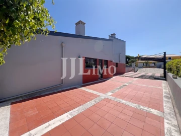 Moradia T5 para Arrendamento em Santa Maria e São Miguel, São Martinho, São Pedro Penaferrim