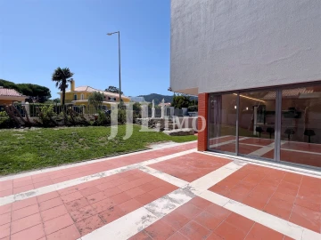 Moradia T5 para Arrendamento em Santa Maria e São Miguel, São Martinho, São Pedro Penaferrim