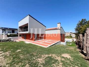 Moradia T5 para Arrendamento em Santa Maria e São Miguel, São Martinho, São Pedro Penaferrim