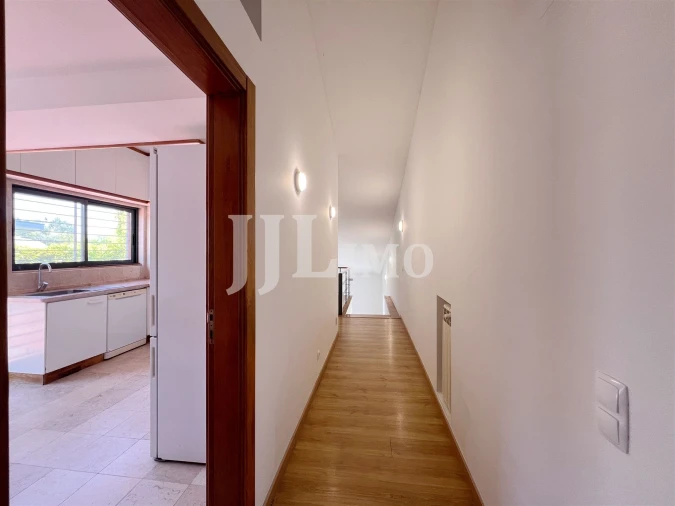 Moradia T5 para Arrendamento em Santa Maria e São Miguel, São Martinho, São Pedro Penaferrim Foto 51