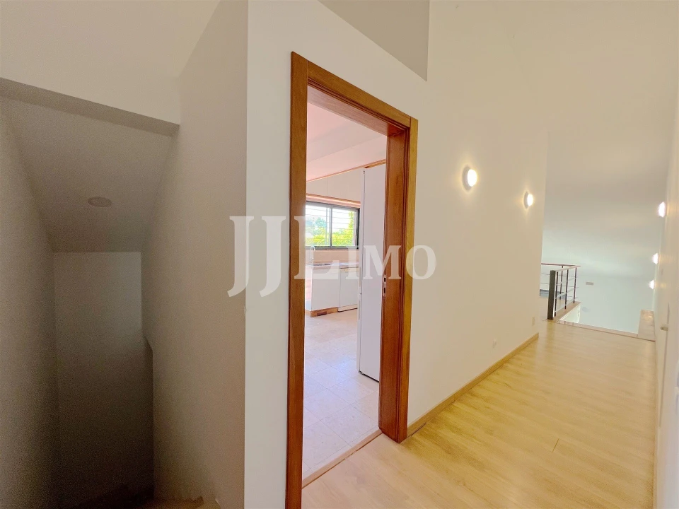 Moradia T5 para Arrendamento em Santa Maria e São Miguel, São Martinho, São Pedro Penaferrim Foto 50