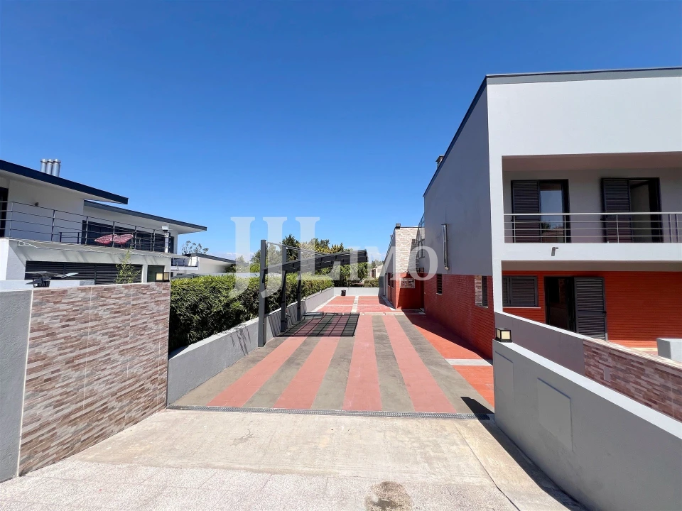 Moradia T5 para Arrendamento em Santa Maria e São Miguel, São Martinho, São Pedro Penaferrim Foto 3