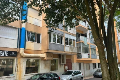 Apartamento T2 para Venda em Massamá e Monte Abraão