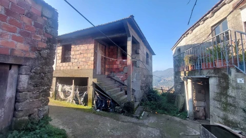 Moradia T0 para Venda em Riba de Mouro