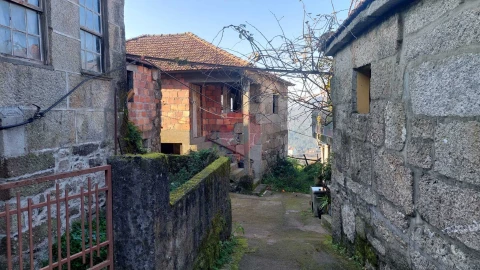 Moradia T0 para Venda em Riba de Mouro