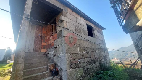 Moradia T0 para Venda em Riba de Mouro