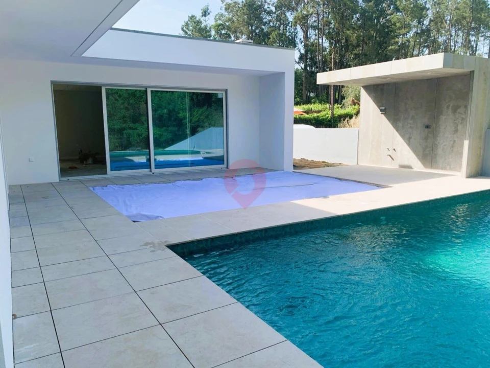 Moradia T4 para Venda em Troporiz e Lapela Foto 2