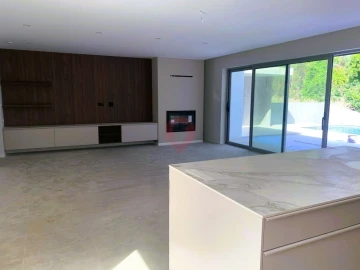 Moradia T4 para Venda em Troporiz e Lapela