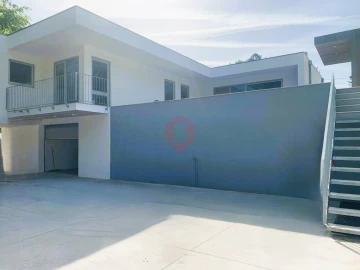 Moradia T4 para Venda em Troporiz e Lapela