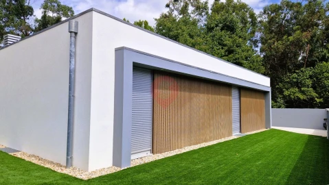 Moradia T4 para Venda em Troporiz e Lapela