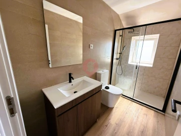Moradia T1 para Venda em Longos Vales