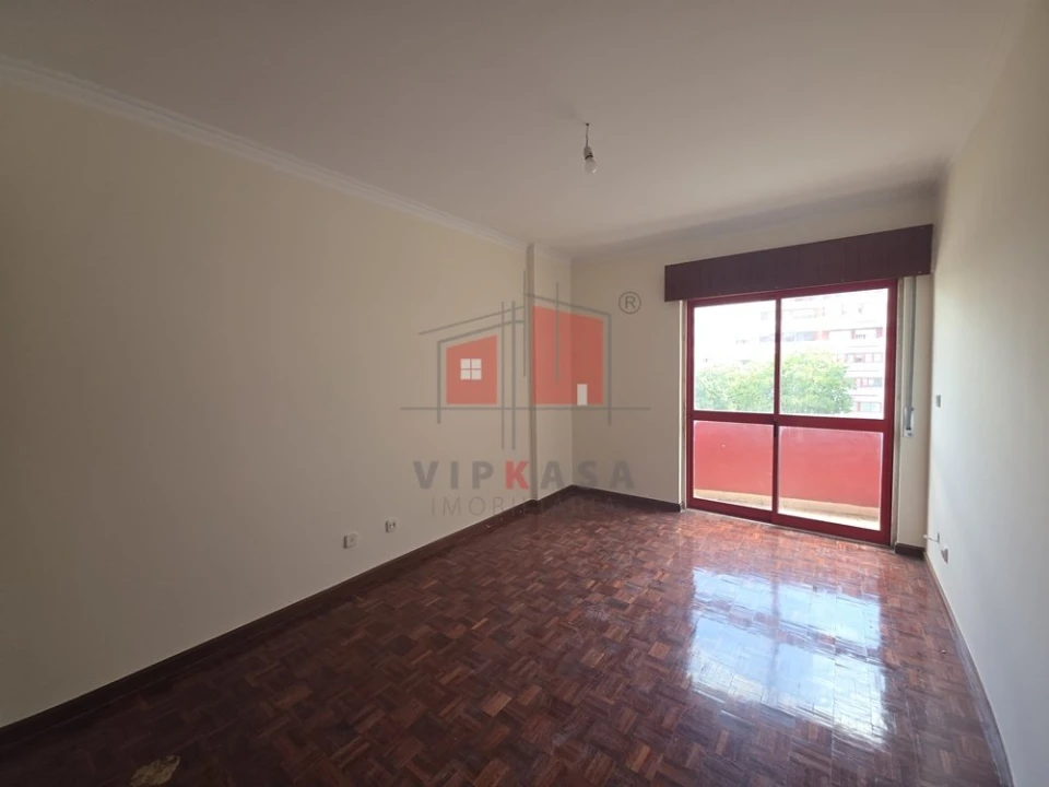 Apartamento T2 para Venda em Algueirão-Mem Martins Foto 12