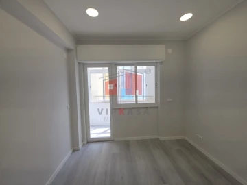 Apartamento T1 para Venda em Venteira