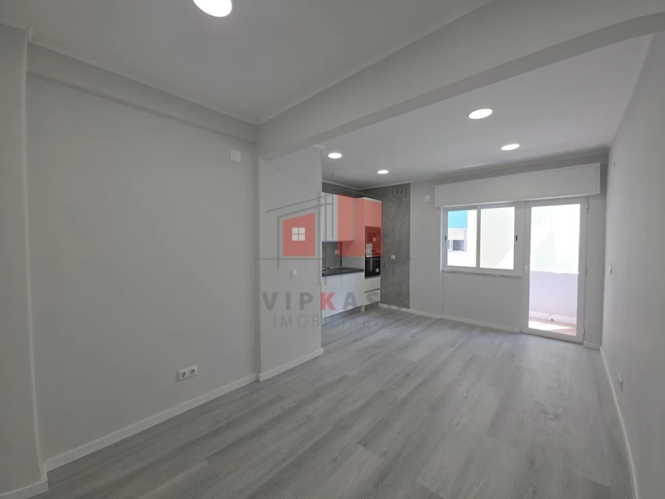Apartamento T1 para Venda em Venteira Foto 3