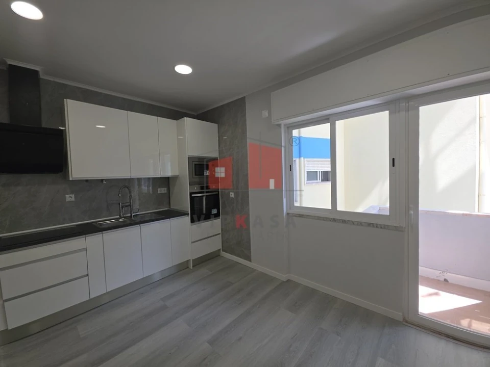 Apartamento T1 para Venda em Venteira Foto 1