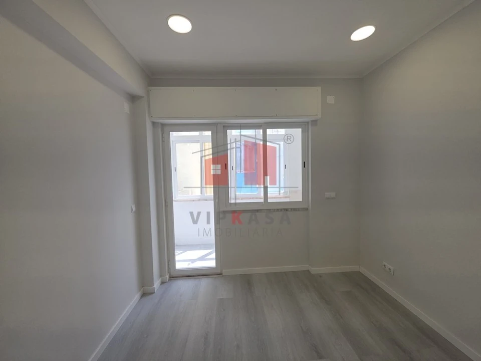 Apartamento T1 para Venda em Venteira Foto 6