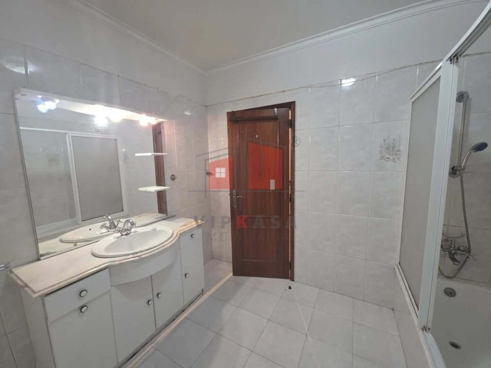 Apartamento T2 para Venda em Algueirão-Mem Martins Foto 13