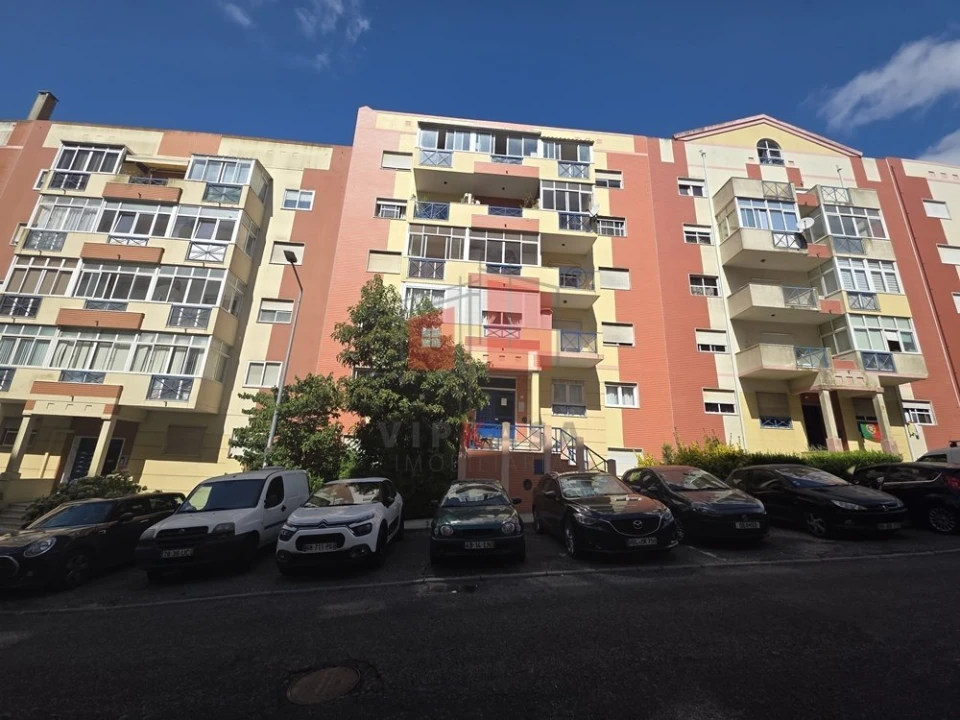 Apartamento T2 para Venda em Algueirão-Mem Martins Foto 1