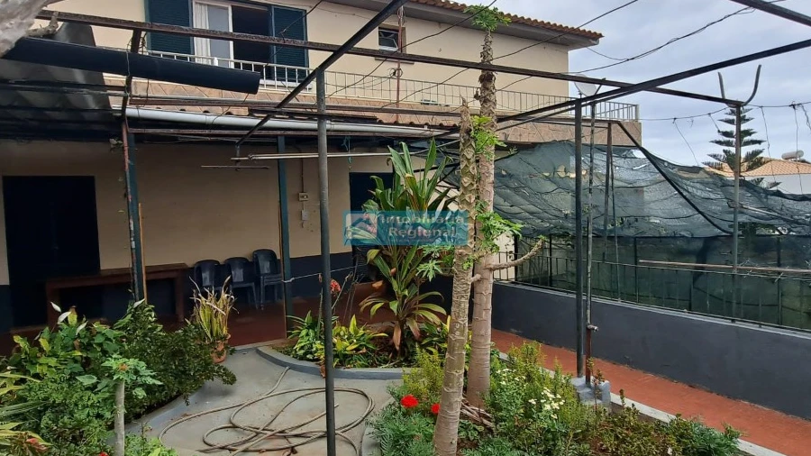 Moradia T6 para Venda em Santa Cruz