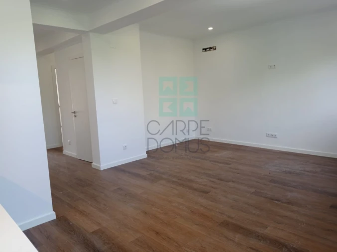 Apartamento T2 para Venda em Venteira Foto 3