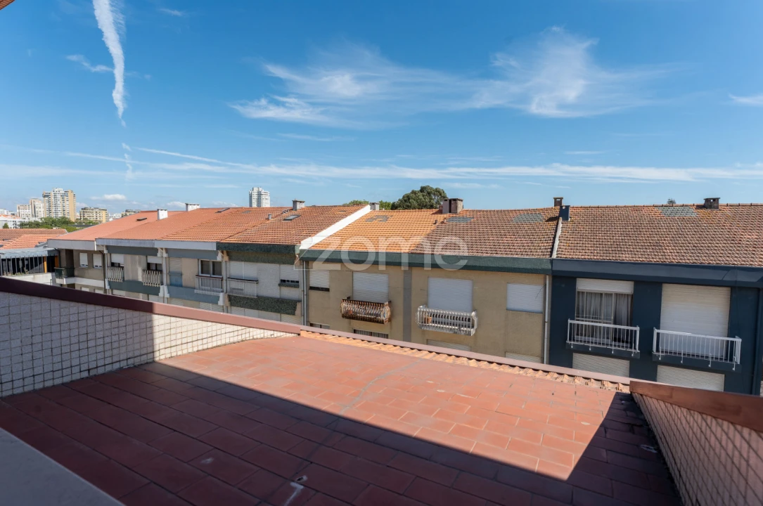Apartamento T2 para Venda em Ramalde Foto 16