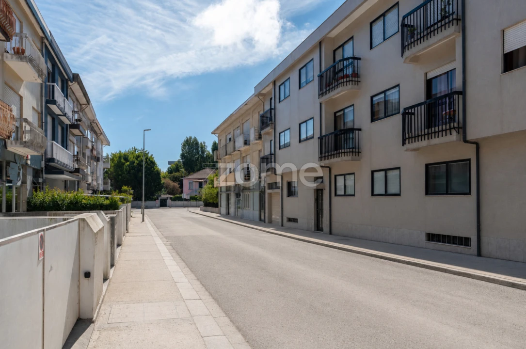 Apartamento T2 para Venda em Ramalde Foto 1