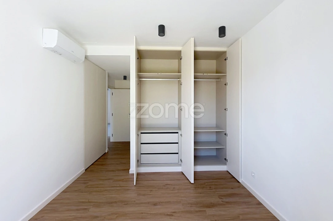 Apartamento T2 para Venda em Santo Antonio dos Olivais Foto 23