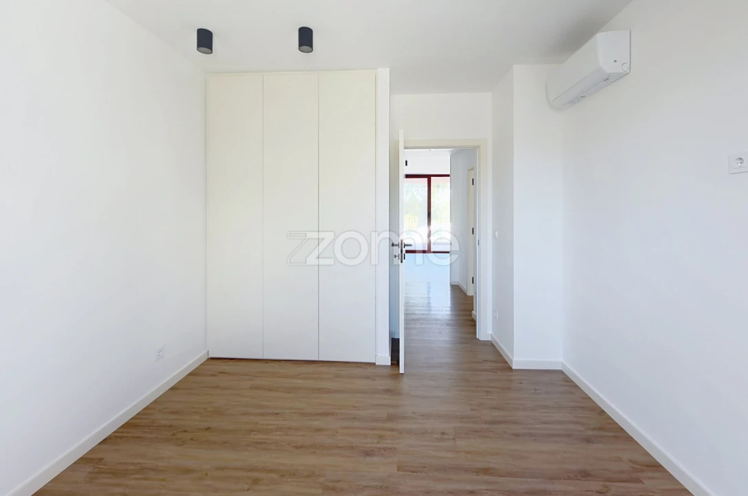 Apartamento T2 para Venda em Santo Antonio dos Olivais Foto 28