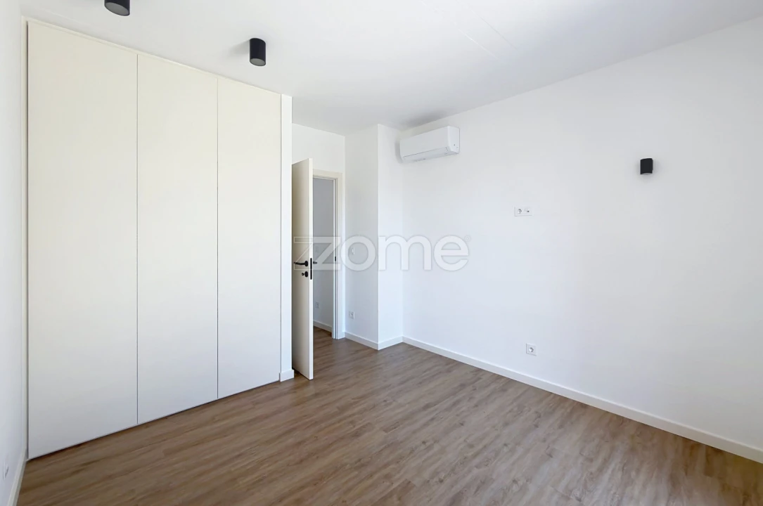 Apartamento T2 para Venda em Santo Antonio dos Olivais Foto 27