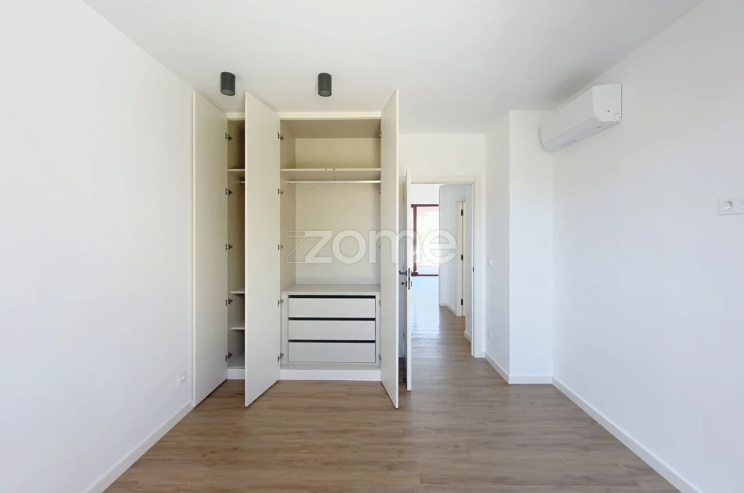 Apartamento T2 para Venda em Santo Antonio dos Olivais Foto 29