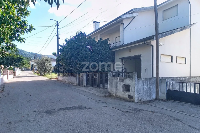 Moradia T4 para Venda em Lousã e Vilarinho Foto 3