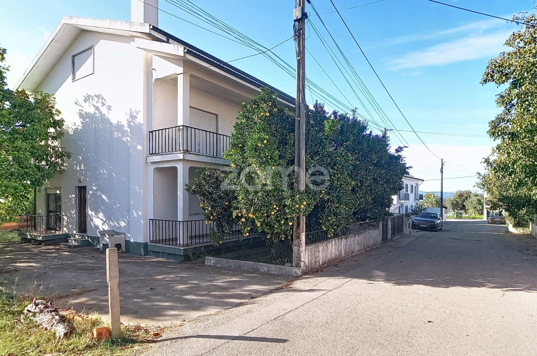 Moradia T4 para Venda em Lousã e Vilarinho Foto 1