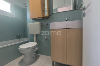 Apartamento T3 para Arrendamento em Santo António dos Cavaleiros e Frielas