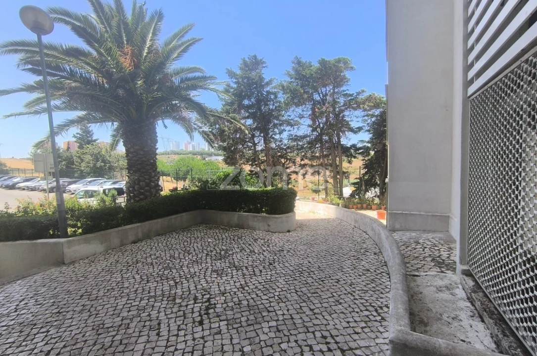 Apartamento T3 para Arrendamento em Santo António dos Cavaleiros e Frielas Foto 12