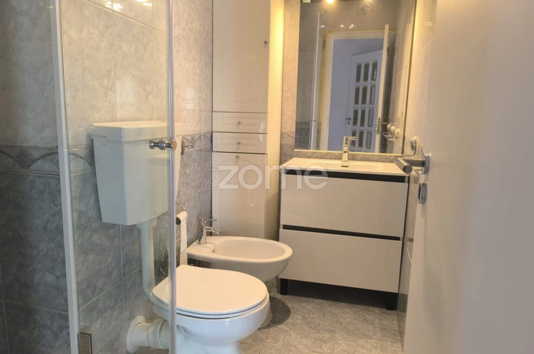 Apartamento T3 para Arrendamento em Santo António dos Cavaleiros e Frielas Foto 8